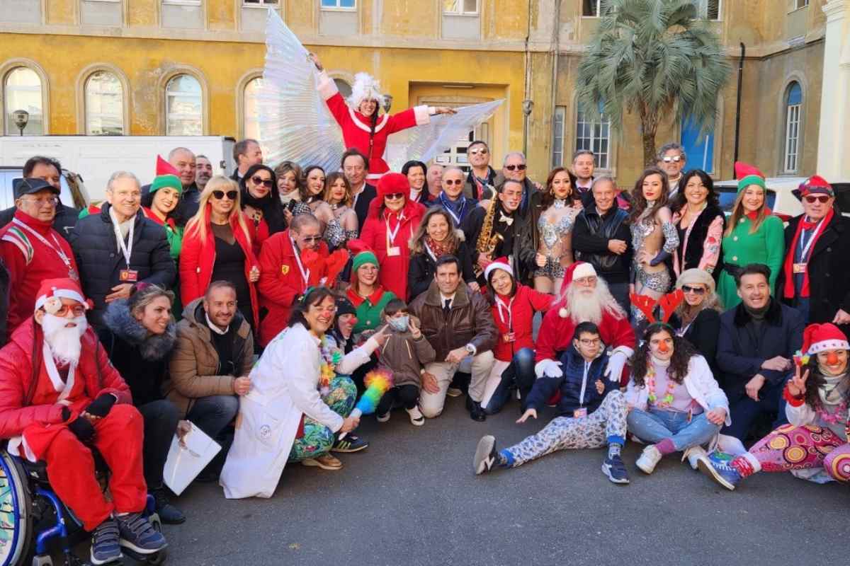 Babbo Natale in Ferrari, l'iniziativa con l'Ospedale Isola Gemelli di Roma