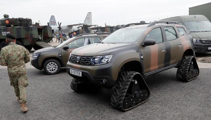 Dacia Duster auto esercito rumeno