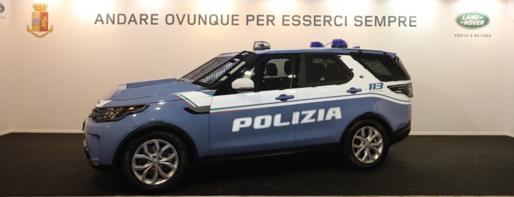 Polizia auto Suzuki Land Rover Toyota